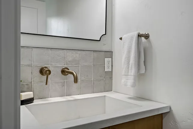 Modern Countertop Remodeling with Mode Homes